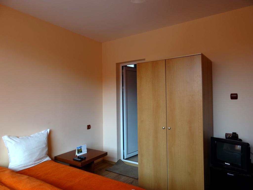 פאבל באניה Family Hotel Rose מראה חיצוני תמונה